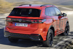 Volkswagen Tiguan Gama Tiguan eHybrid R-Line eHybrid Todo terreno Persimmon Red Metallic Exterior Posterior-Lateral 5 puertas