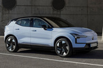 Volvo EX30 Gama EX30 Ultra (llantas 19") Todo terreno Cloud Blue Exterior Lateral-Frontal 5 puertas