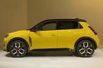 Renault 5 E-Tech 110 kW (150 CV) 52 kWh iconic Cinq Turismo Amarillo Pop! con Techo Negro Exterior Lateral 5 puertas