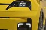 Renault 5 E-Tech 110 kW (150 CV) 52 kWh iconic Cinq Turismo Amarillo Pop! con Techo Negro Exterior Frontal 5 puertas