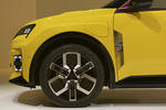 Renault 5 E-Tech 110 kW (150 CV) 52 kWh iconic Cinq Turismo Amarillo Pop! con Techo Negro Exterior Llanta 5 puertas