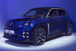 Renault 5 E-Tech 110 kW (150 CV) 52 kWh techno Turismo Azul Noche con Techo Negro Exterior Frontal-Lateral 5 puertas