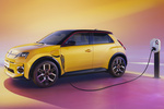 Renault 5 E-Tech 110 kW (150 CV) 52 kWh iconic Cinq Turismo Amarillo Pop! con Techo Negro Exterior Toma de recarga 5 puertas