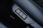 Peugeot 208 GT El&eacute;ctrico GT El&eacute;ctrico Turismo Interior Mandos regulaci&oacute;n asientos 5 puertas