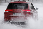 Mitsubishi Outlander PHEV 4WD Kaiteki PHEV Todo terreno Rojo Diamante Exterior Frontal-Lateral 5 puertas