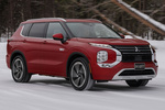 Mitsubishi Outlander PHEV 4WD Kaiteki PHEV Todo terreno Rojo Diamante Exterior Lateral-Frontal 5 puertas