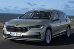 Skoda Superb Gama Superb Combi Selection con Paq. Cromo Combi Turismo familiar Beige Ice Tea Metalizado Exterior Frontal-Lateral 5 puertas