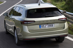 Skoda Superb Gama Superb Combi Selection con Paq. Cromo Combi Turismo familiar Beige Ice Tea Metalizado Exterior Lateral-Posterior 5 puertas