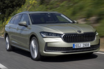 Skoda Superb Gama Superb Combi Selection con Paq. Cromo Combi Turismo familiar Beige Ice Tea Metalizado Exterior Lateral-Frontal 5 puertas