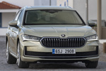 Skoda Superb Gama Superb Combi Selection con Paq. Cromo Combi Turismo familiar Beige Ice Tea Metalizado Exterior Lateral-Frontal 5 puertas