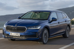 Skoda Superb iV Combi iV Combi Turismo familiar Azul Energy Exterior Frontal-Lateral 5 puertas