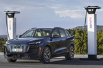 Audi Q6 Q6 e-tron quattro Black line Todo terreno Azul Plasma Exterior Toma de recarga 5 puertas