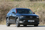 Mazda MX-30 e-Skyactiv R-EV Edition R Todo terreno Multi-tone Maroon Rouge Exterior Lateral-Frontal 5 puertas