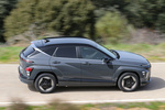 Hyundai Kona El&eacute;ctrico 160 kW (218 CV) 65 kWh Tecno Electric Todo terreno Ecotronic Gray Exterior Cenital-Lateral 5 puertas