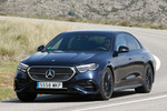 Mercedes-Benz Clase E 220 d AMG Line Advanced con Paq. Night Turismo Azul N&aacute;utico Exterior Frontal-Lateral 4 puertas
