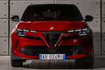 Alfa Romeo Junior Elettrica 175 kW (240 CV) Elettrica Veloce Todo terreno Rojo Brera con Techo Negro Exterior Frontal 5 puertas