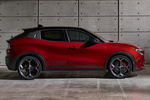Alfa Romeo Junior Elettrica 175 kW (240 CV) Elettrica Veloce Todo terreno Rojo Brera con Techo Negro Exterior Lateral 5 puertas