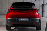 Alfa Romeo Junior Elettrica 175 kW (240 CV) Elettrica Veloce Todo terreno Rojo Brera con Techo Negro Exterior Posterior 5 puertas