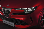 Alfa Romeo Junior Elettrica 175 kW (240 CV) Elettrica Veloce Todo terreno Rojo Brera con Techo Negro Exterior Frontal 5 puertas
