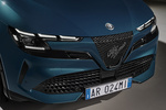 Alfa Romeo Junior Ibrida 1.2 100 kW (136 CV) eDCT6 Ibrida Speciale Todo terreno Verdeazulado Navigli con Techo Negro Exterior Frontal 5 puertas