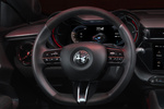 Alfa Romeo Junior Elettrica 175 kW (240 CV) Elettrica Veloce Todo terreno Interior Volante 5 puertas