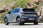 Peugeot 208 Hybrid 100 e-DCS6 GT Hybrid Turismo Gris Selenium Exterior Lateral-Posterior 5 puertas