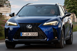Lexus UX 300h AWD F Sport+ 300h AWD Todo terreno Sapphire Blue Bitono Exterior Frontal-Lateral 5 puertas