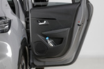 Peugeot 208 Hybrid 100 e-DCS6 GT Hybrid Turismo Interior Puerta 5 puertas