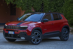 Jeep Avenger e-Hybrid 100 CV Summit e-Hybrid con Pack de adhesivos Todo terreno Ruby + Volcano Exterior Frontal-Lateral 5 puertas