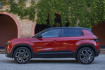 Jeep Avenger e-Hybrid 100 CV Summit e-Hybrid con Pack de adhesivos Todo terreno Ruby + Volcano Exterior Lateral 5 puertas