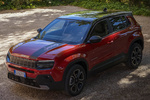 Jeep Avenger e-Hybrid 100 CV Summit e-Hybrid con Pack de adhesivos Todo terreno Ruby + Volcano Exterior Frontal-Lateral 5 puertas