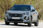 Peugeot 2008 E 115 kW (156 CV) GT E Todo terreno Gris Selenium Exterior Frontal-Lateral 5 puertas