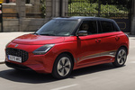 Suzuki Swift 1.2 Mild Hybrid S3 Turismo Rojo Burning Perlado con Techo Negro Exterior Frontal-Lateral 5 puertas