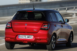 Suzuki Swift 1.2 Mild Hybrid S3 Turismo Rojo Burning Perlado con Techo Negro Exterior Posterior-Lateral 5 puertas