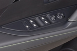 Peugeot 2008 E 115 kW (156 CV) GT E Todo terreno Interior Mandos puerta 5 puertas