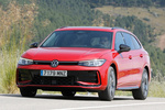 Volkswagen Passat 2.0 TDI 150 CV DSG Variant R-line Black Style Variant Turismo familiar Rojo Chili Metalizado Exterior Frontal-Lateral 5 puertas