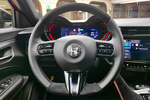 Alfa Romeo Junior Elettrica 115 kW (156 CV) 54 kWh Elettrica Speciale con Pack Sport Todo terreno Interior Volante 5 puertas