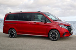 Mercedes-Benz EQV Gama EQV L&iacute;nea Avantgarde con Paq.Dise&ntilde;o Exterior Monovolumen Rojo Jacinto Metalizado Exterior Lateral-Frontal 4 puertas