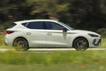 CUPRA Le&oacute;n 1.5 eTSI 110 kW (150 CV) DSG-7 Gama Le&oacute;n Turismo Tayga Grey Exterior Lateral 5 puertas