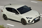 CUPRA Le&oacute;n 1.5 eTSI 110 kW (150 CV) DSG-7 Gama Le&oacute;n Turismo Tayga Grey Exterior Cenital-Lateral-Frontal 5 puertas