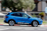 Ford Kuga 2.5 PHEV 243 CV Active X PHEV Todo terreno Azul Isla Desierta Exterior Lateral 5 puertas