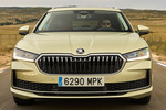 Skoda Superb L&K Combi L&K Combi Turismo familiar Ice Tea Amarillo Metalizado Exterior Frontal 5 puertas