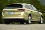 Skoda Superb L&K Combi L&K Combi Turismo familiar Ice Tea Amarillo Metalizado Exterior Posterior-Lateral 5 puertas