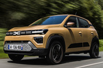 Dacia Spring Electric 65 (48 kW) Extreme Todo terreno Beige Duna Exterior Frontal-Lateral 5 puertas