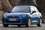 MINI MINI Cooper S 5p Cooper S Favoured 5p Turismo Blazing Blue Exterior Frontal-Lateral 5 puertas