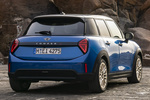 MINI MINI Cooper S 5p Cooper S Favoured 5p Turismo Blazing Blue Exterior Posterior-Lateral 5 puertas