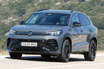 Volkswagen Tiguan 1.5 eTSI 150 CV R-Line Todo terreno Gris Delf&iacute;n Metalizado Exterior Frontal-Lateral 5 puertas