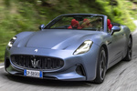 Maserati GranCabrio Folgore Folgore Descapotable Azzurro Astro Matte Exterior Frontal-Lateral 2 puertas