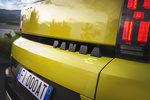 Fiat Grande Panda 1.2 MHEV 74 kW (100 CV) DDCT La Prima MHEV Turismo Amarillo Lim&oacute;n Exterior Pilotos 5 puertas