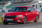 Skoda Octavia Gama RS RS Turismo Rojo Velvet Metalizado Exterior Frontal-Lateral 5 puertas